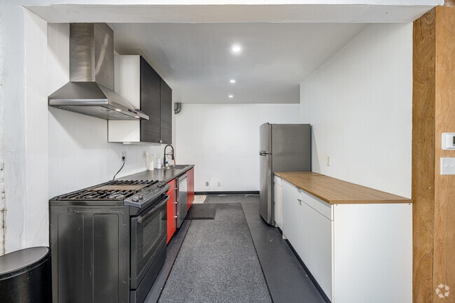 1BR, 1BA - 1577SF - Kitchen - Studios at Walnut