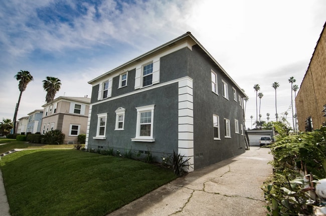 Building Photo - Completely Remodeled 2 Bed 1 Bath in the h... Unit Bronson 1634 ACTIVE Rental