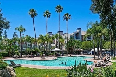 Building Photo - 5525 Canoga Ave Unit 320