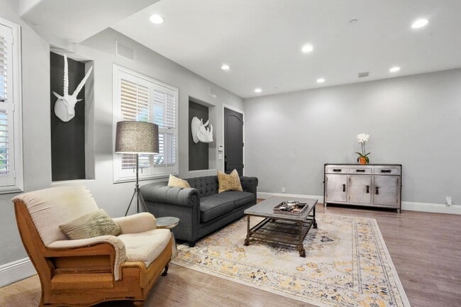 Photo - 16123 Sunset Blvd