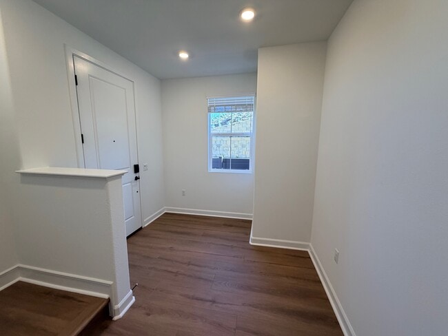 Photo - 470 Caliper Wy