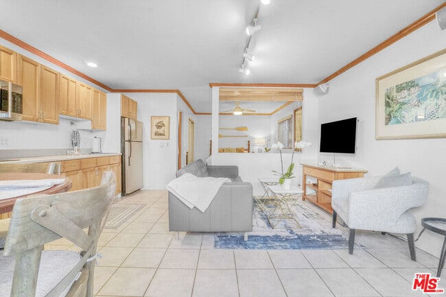 Building Photo - 120 Fleet St Unit C