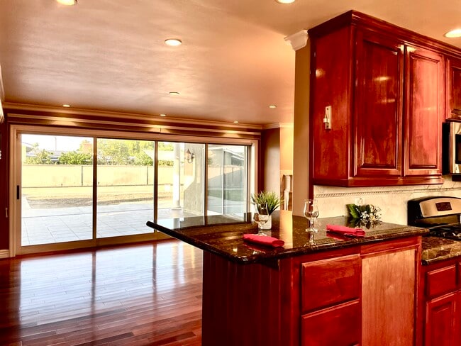 Photo - 8781 La Grand Ave