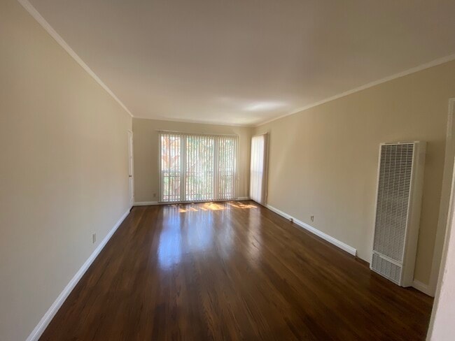 Living Room - 125-127 N Kenwood St