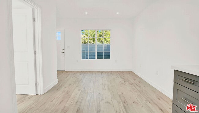 Photo - 5377 Manzanar Ave