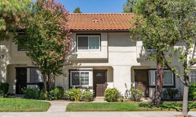 Building Photo - 5538 Las Virgenes Rd Unit 141