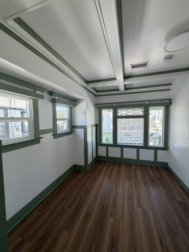 Photo - 324 W 55th St