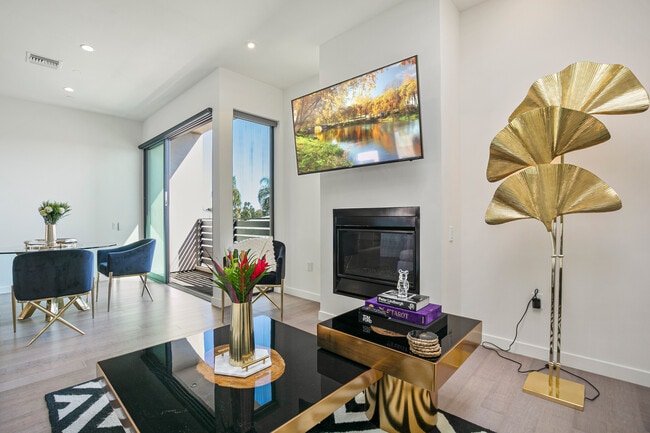 Photo - 823 N Fuller Ave Unit E