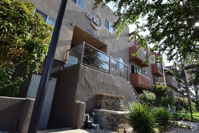 Building Photo - 21306 Parthenia St Rental