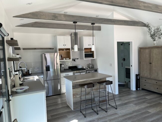 Interior - 12131 Huston St