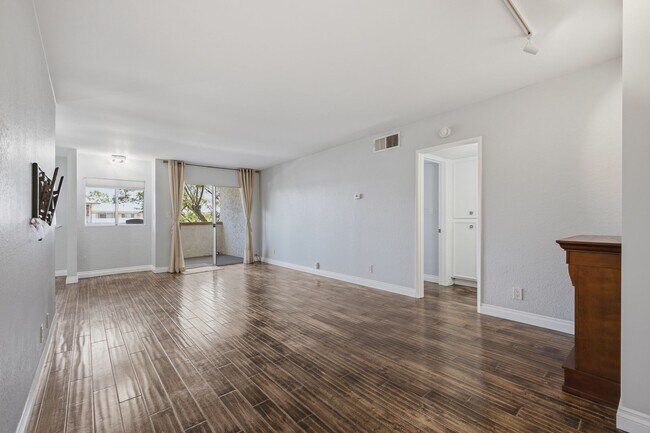 Photo - Bright & Spacious Top-Floor Condo in the Heart of Pasadena