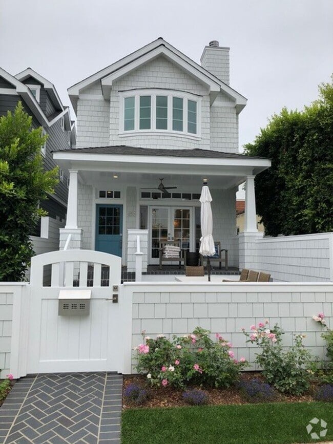 Building Photo - 3bed/3.5 Bath School Year Rental