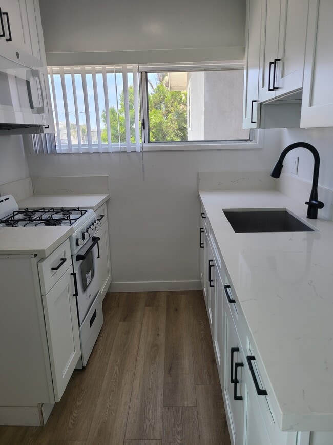 Photo - 2026 Hermosa Ave