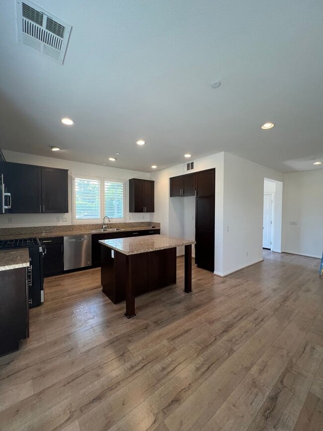 Photo - 3 bed, 2 1/2 bath home in Los Agaves Community!