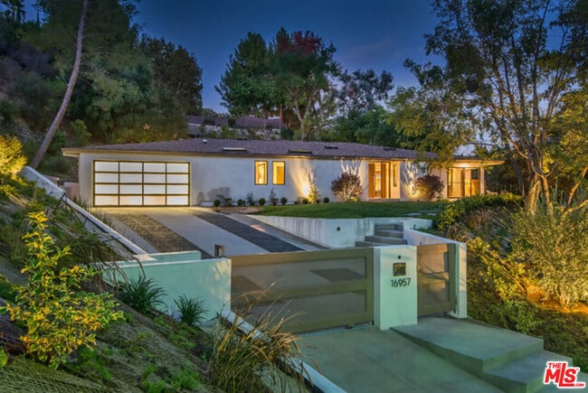 Photo - 16957 Mooncrest Dr