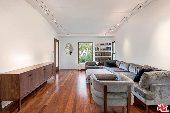 Photo - 1509 S Crest Dr