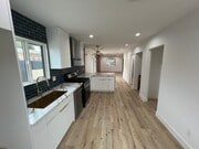 Photo - 13935 Valerio St