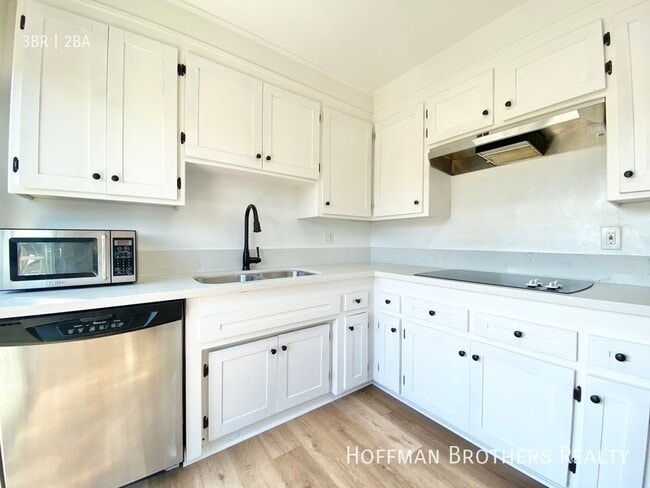 Photo - 919 N Alfred St Unit 206