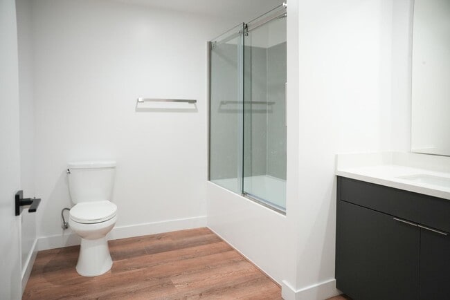 Photo - 8940 Reseda Blvd