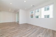 Photo - 589 S Lyon St