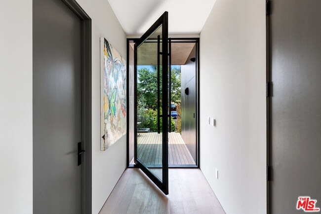 Photo - 434 Flores St