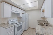 1BR, 1BA - 650SF - Kitchen - Windsor Heights