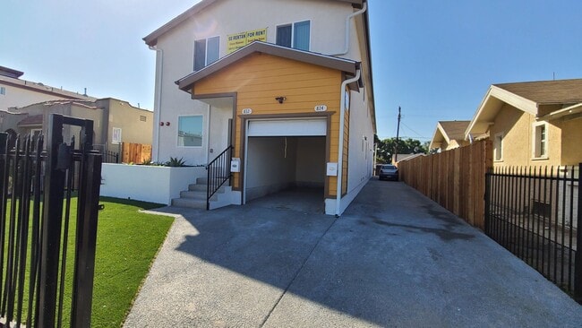 76(812) - 76(812) Apartment Unit 76(814B)