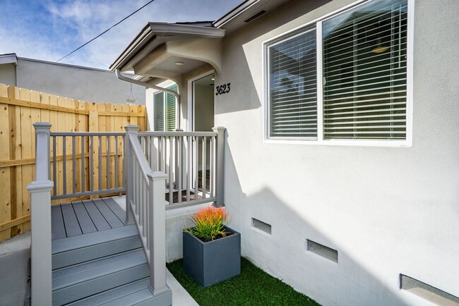 Beautiful detached 2/1 in North Park! Pri... - Beautiful detached 2/1 in North Park! Pri... House