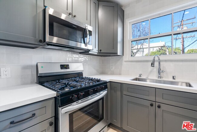 Photo - 9216 Alden Dr Unit 9