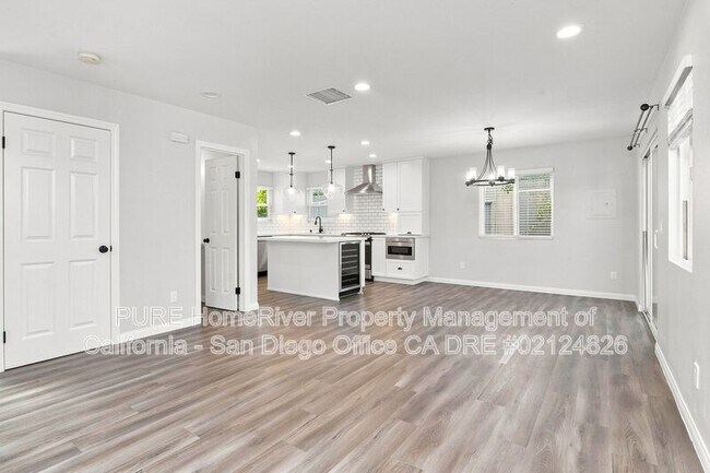 Photo - 2025 Ainsley Rd