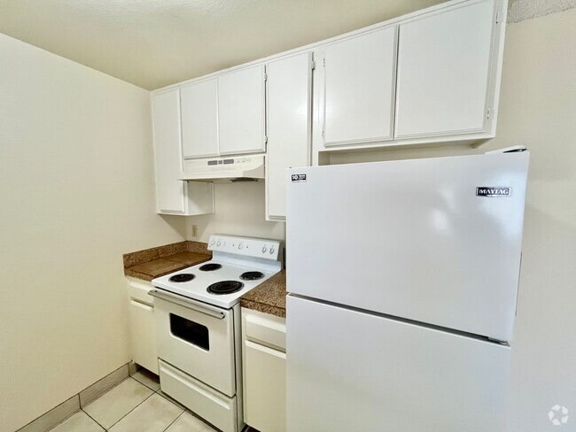 Building Photo - Upstairs 2BD/2BTH with Central A/C, Privat... Unit 10 Rental
