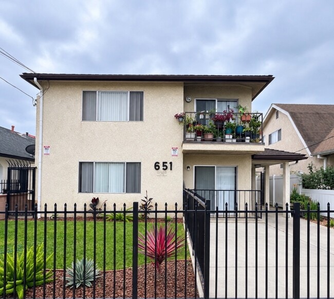 Building Photo - Light-Filled 4-Bed in San Pedro | Garage Parking, Utilities Included, Prime Location Unit 4