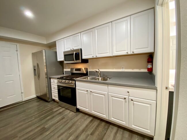 Building Photo - 4058 Garden Ave Unit Garden Ave