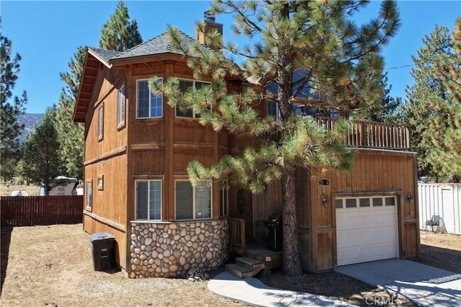 Photo - 2104 2nd Ln