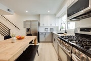 Kitchen - 1224 W 37th Pl Student Housing Apartments