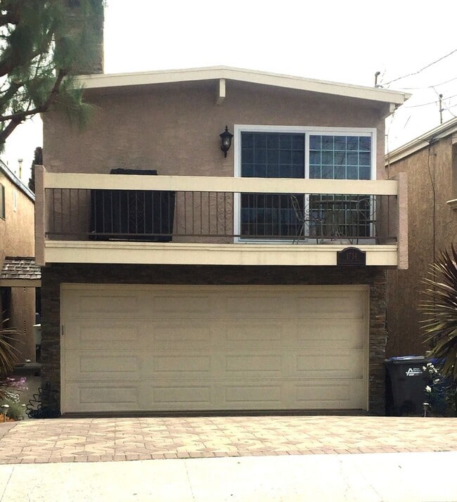 Building Photo - Completely Updated Golden Hills 3 Bdrm Plu...