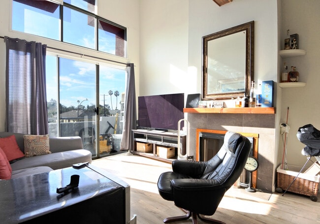 Photo - 5051 Rosewood Ave Unit 208