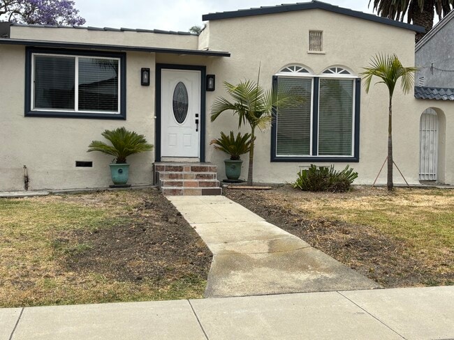 Photo - 2206 W 75th St House