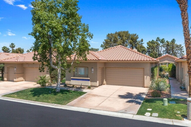Photo - 105 N Kavenish Dr House