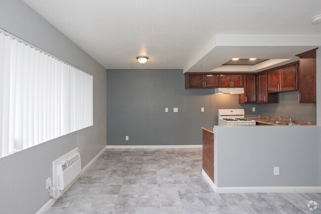1BR, 1BA - 465SF - Dining Room - Santa Ana Birch Apartments