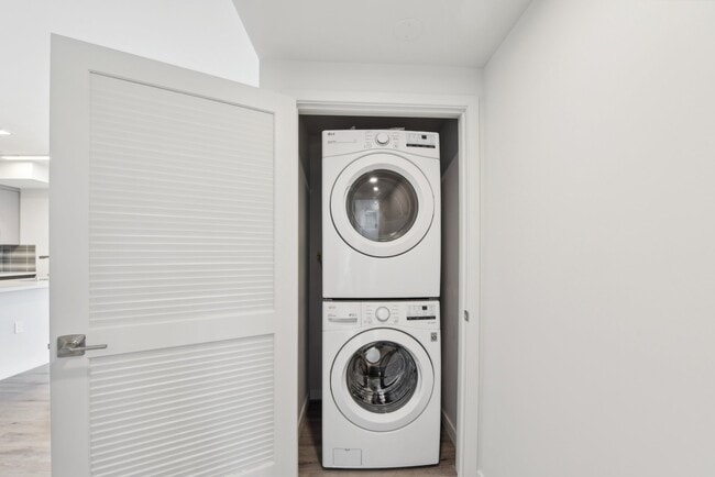 Washer & Dryer In Every Unit! - The Dream on Tamarind