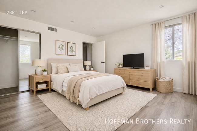 Photo - 727 Silver Lake Blvd