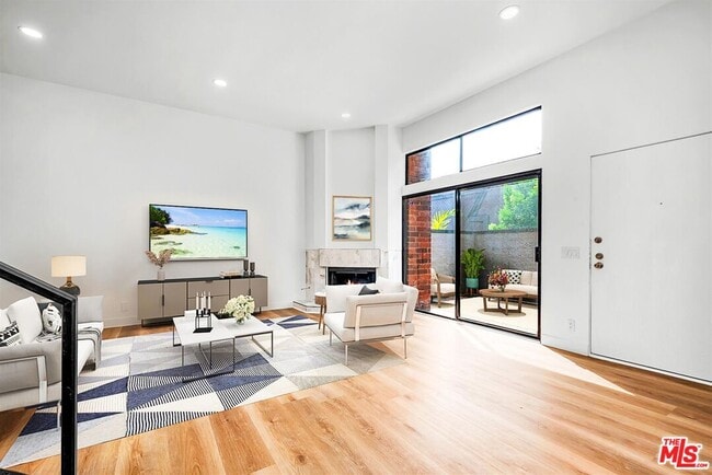 Building Photo - 4425 Alla Rd Unit 5