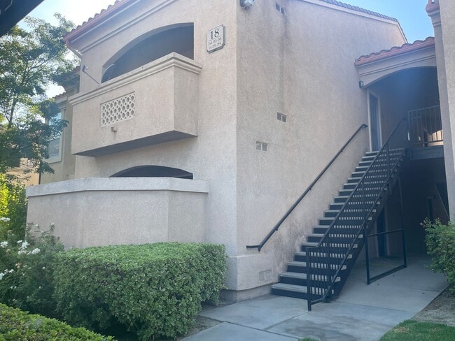 Building Photo - Beautiful Condominium in Gated Community i...