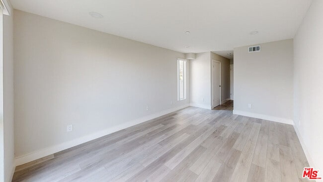 Photo - 951 Mariposa Ave Unit 3/4