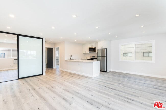 Building Photo - 3872 Bentley Ave Unit C