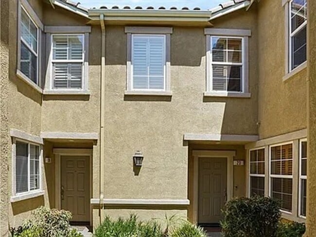 Photo - Wonderful 2 Story 3 bedroom Condo walking distance to Victoria Gardens Mall.