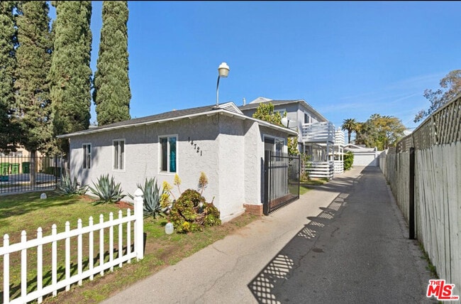 Photo - 14721 Sylvan St Unit 3