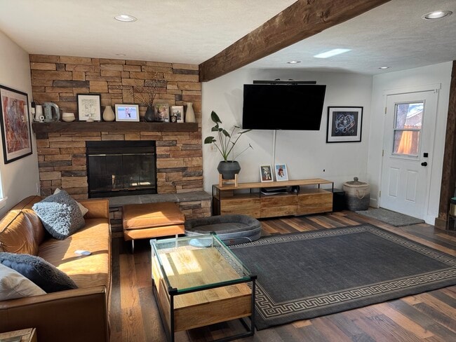 Photo - 270 Spruce Ln