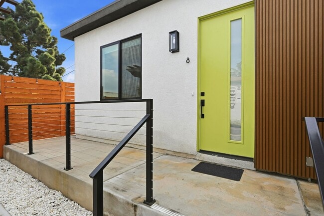 Building Photo - 2735 Broadway-8 Unit 8